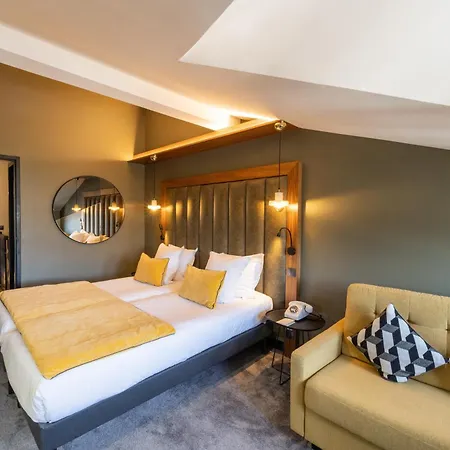 Fahrenheit Seven Hotel