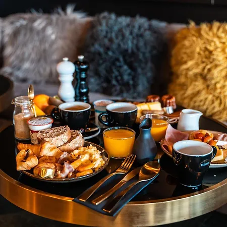 Fahrenheit Seven Hotell 4*