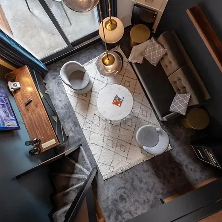 Fahrenheit Seven Hotel 4*