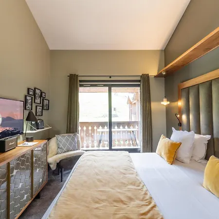 Fahrenheit Seven Hotel 4*