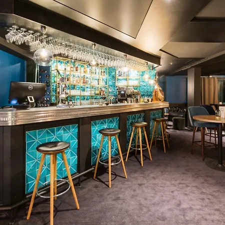 Fahrenheit Seven Hotel 4*