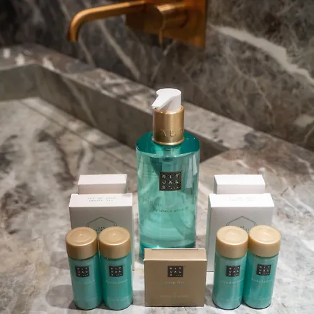 Fahrenheit Seven Hotel 4*