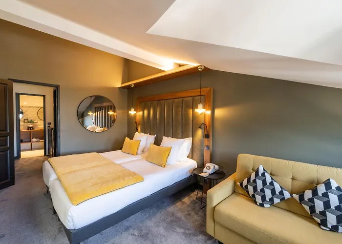 Fahrenheit Seven Hotel