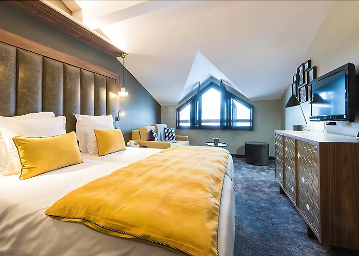 Fahrenheit Seven Hotel 4*