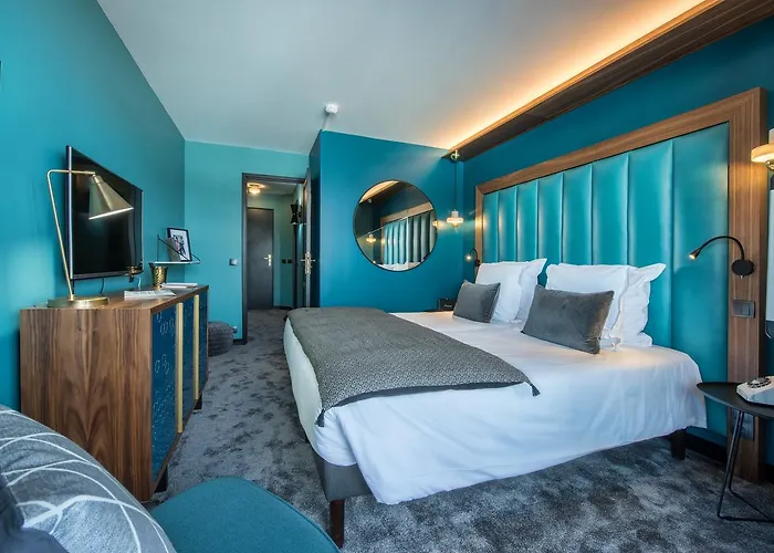 Fahrenheit Seven Hotel 4*