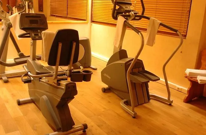 Fahrenheit Seven Hotel 4*