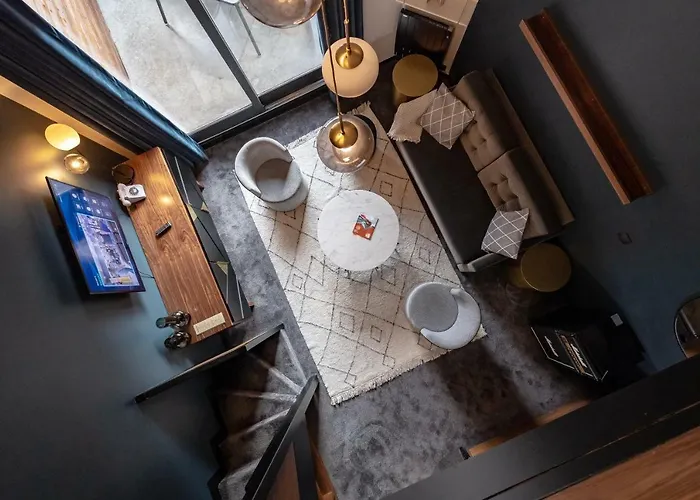 Fahrenheit Seven Hotel 4*